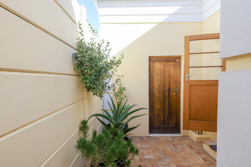 To Let 3 Bedroom Property for Rent in Somerset Ridge Western Cape